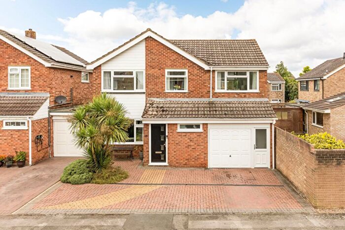 4 Bedroom Detached House For Sale In Glyme Close, Abingdon, OX14
