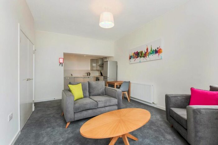 2 Bedroom Flat To Rent In South Bridge, Old Town, Edinburgh, EH1