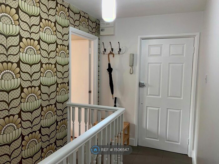 2 Bedroom Maisonette To Rent In Queensbridge Road, London, E8