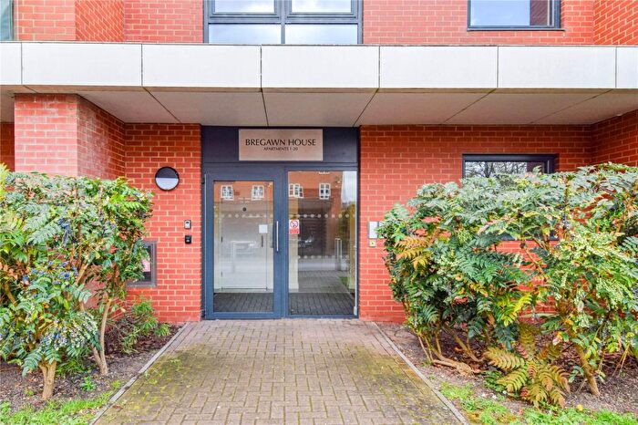 2 Bedroom Apartment For Sale In Racecourse Road, Newbury, Berkshire, RG14