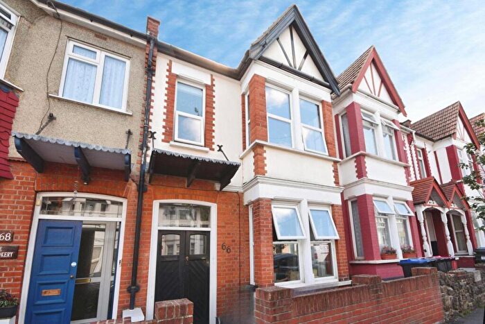 3 Bedroom Terraced House For Sale In Beedell Avenue, Westcliff-on-Sea, Essex, SS0