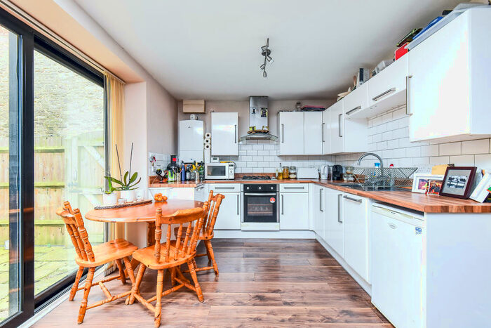 1 Bedroom Apartment To Rent In Crofters Court, OX28