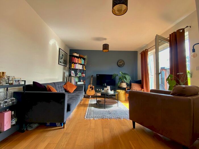 2 Bedroom Flat To Rent In Cedar Avenue, Chelmsford, CM1