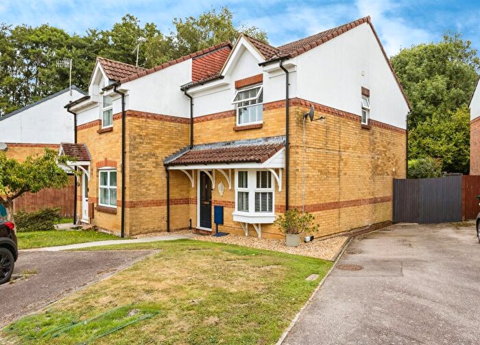 3 Bedroom Semi-Detached House For Sale In Shoreham Road, Maidenbower, Crawley, RH10