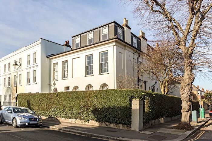 2 Bedroom Flat To Rent In Warwick Road, Ealing, W5