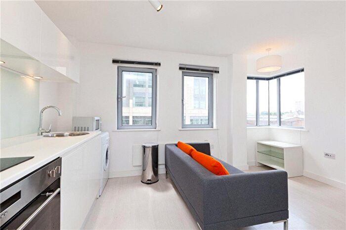 1 Bedroom Flat To Rent In Ingram Street, Leeds, West Yorkshire, LS11