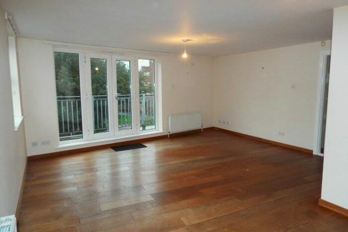 2 Bedroom Flat To Rent In Castle Street, Tonbridge, TN9