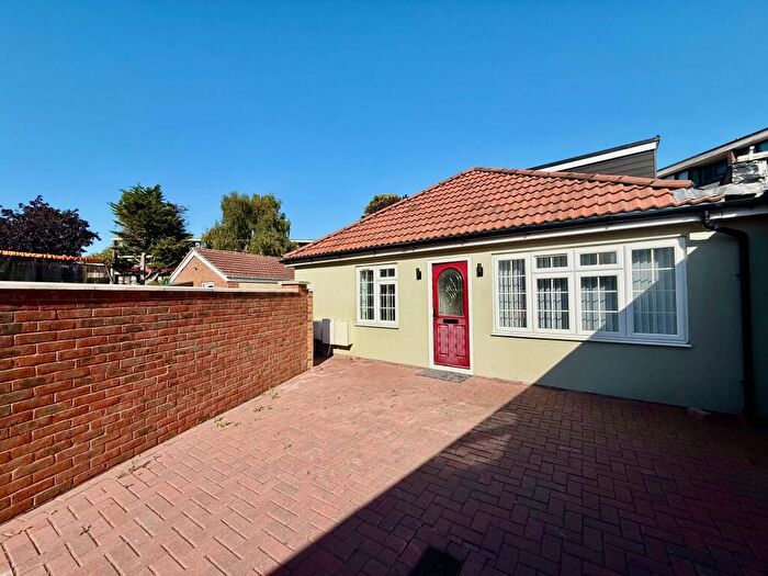 2 Bedroom Bungalow To Rent In Chatsworth Avenue, Portsmouth, PO6