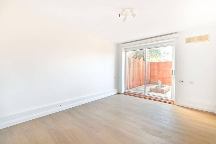 1 Bedroom Flat To Rent In Marley Walk, Willesden Green, London, NW2