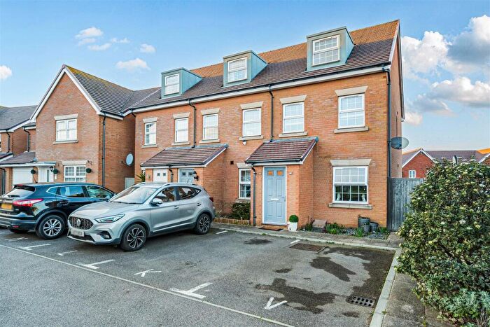 3 Bedroom Town House For Sale In Richborough Close, Margate, CT9