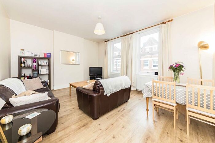 2 Bedroom Flat To Rent In Holbeach Mews, Balham, SW12