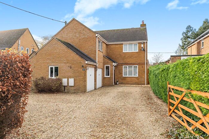 4 Bedroom Detached House For Sale In Wroslyn Road, Freeland, OX29