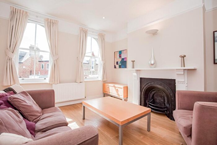 2 Bedroom Apartment To Rent In Walton Crescent, Oxford, OX1