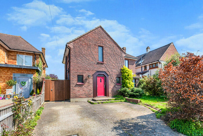 3 Bedroom Detached House To Rent In Windsor Road, Gravesend, Kent, DA12