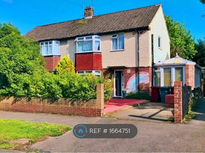 3 Bedroom Semi-Detached House To Rent In Usk Road, Tilehurst, Reading, RG30