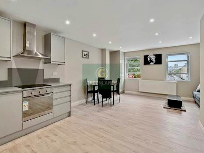 2 Bedroom Flat To Rent In Bethnal Green Road, Bethnal Green, E2