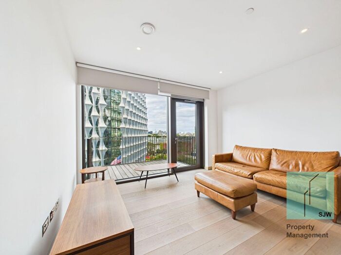 2 Bedroom Flat To Rent In Viaduct Gardens, Legacy Building, SW11