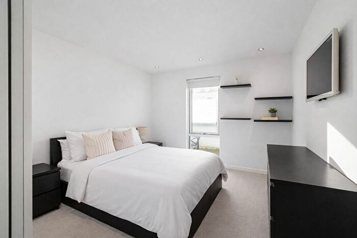 1 Bedroom Flat For Sale In King Charles Road, Surbiton, KT5
