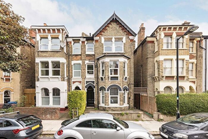 1 Bedroom Flat To Rent In Oakhurst Grove, East Dulwich, SE22