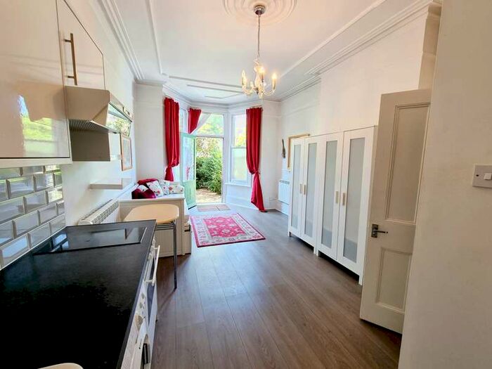 Flat To Rent In Church Lane, Crouch End, N8