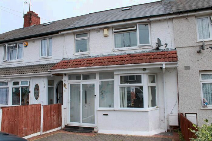4 Bedroom Semi-Detached House To Rent In St. Stephens Road, West Bromwich, B71