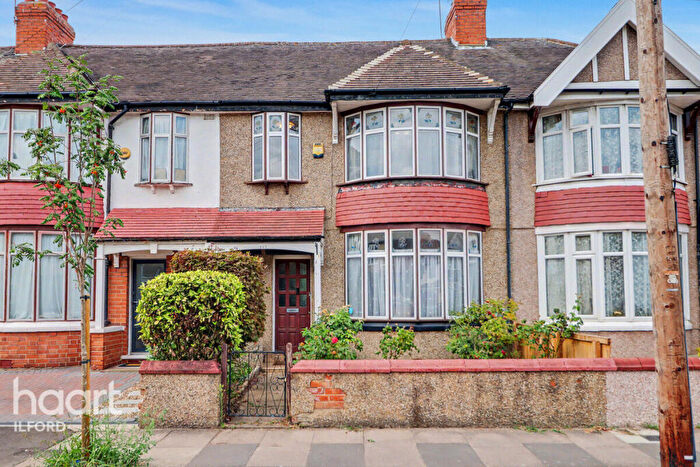 3 Bedroom Terraced House For Sale In Dawlish Drive, Ilford, IG3