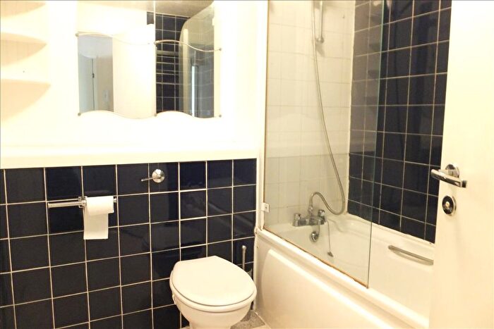 1 Bedroom Flat To Rent In Tanglewood Way, Feltham, TW13