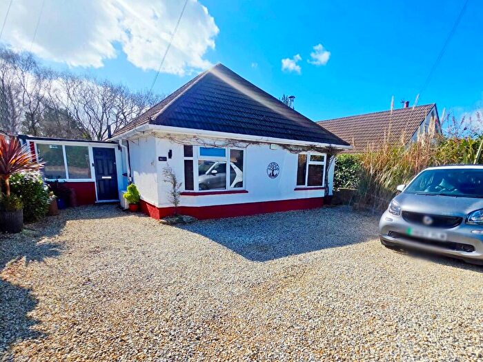 2 Bedroom Detached Bungalow For Sale In Julyan Avenue, Poole, Dorset, BH12