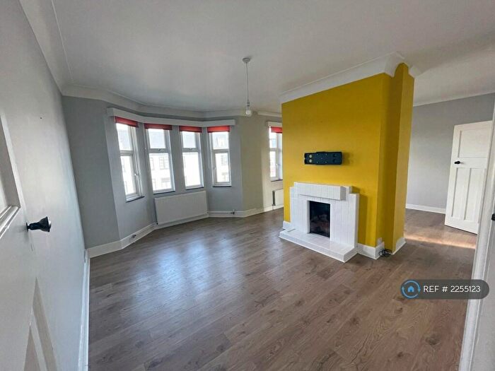 2 Bedroom Flat To Rent In Donnington Road, London, NW10