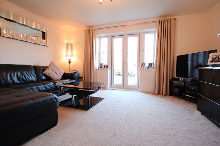 3 Bedroom Semi-Detached House For Sale In Aldermere Avenue, West Cheshunt, EN8