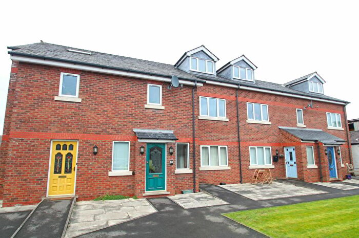 2 Bedroom Apartment To Rent In Flixton Road, Urmston, Manchester, M41