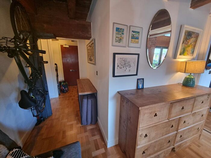 2 Bedroom Apartment To Rent In Jackson's Warehouse, Tariff Street, M1