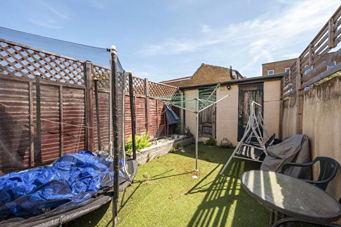 3 Bedroom End Terrace House For Sale In Victory Road, South Wimbledon, London, SW19