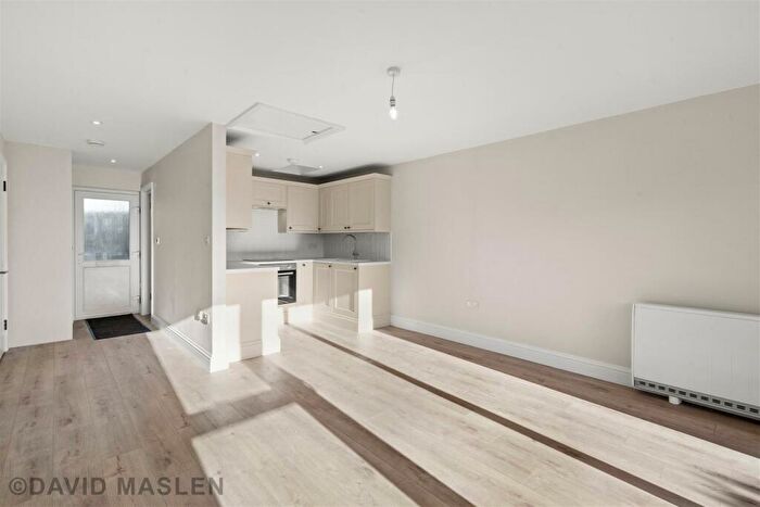 1 Bedroom Bungalow To Rent In Crescent Drive North, Brighton, BN2