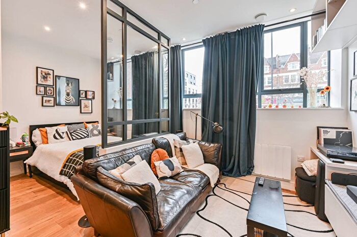 Studio For Sale In Balham High Road, Balham, London, SW12