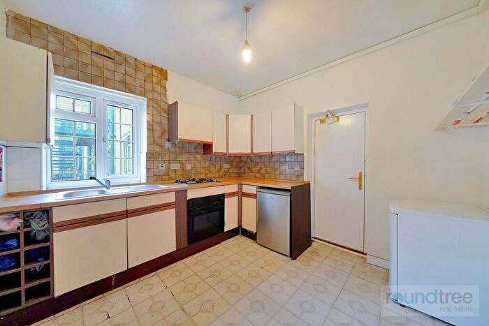 1 Bedroom Flat For Sale In Burnham Court, Brent Street, NW4
