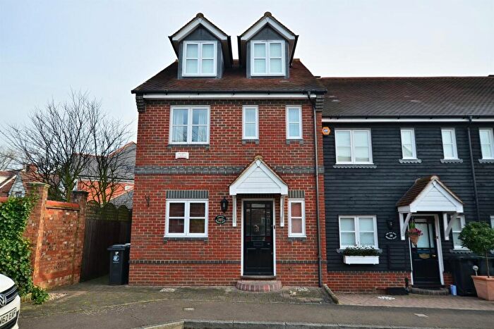 4 Bedroom End Of Terrace House To Rent In Regents Place, Loughton, IG10