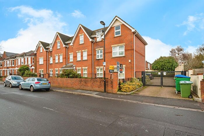2 Bedroom Flat For Sale In Bellemoor Road, Southampton, SO15