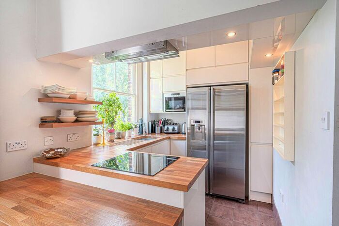 2 Bedroom Flat For Sale In Fitzjohns Avenue, Hampstead, London, NW3