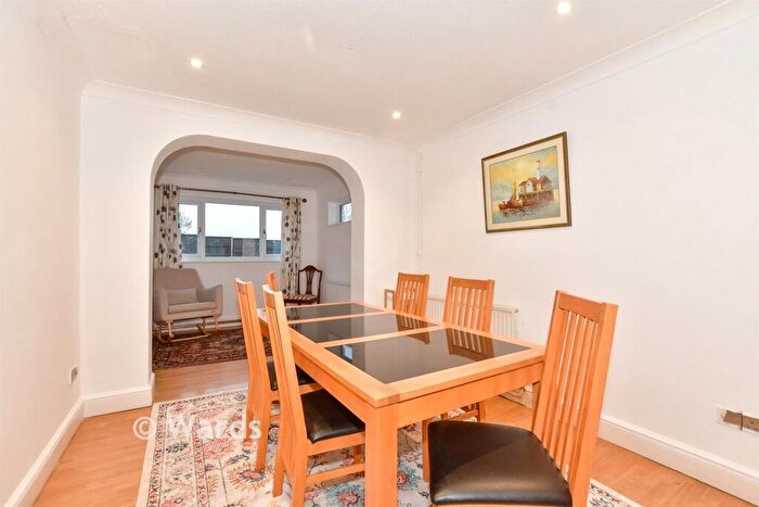 4 Bedroom Link Detached House For Sale In Manor Close, Canterbury, Kent, CT1