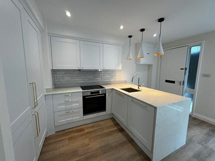 2 Bedroom Flat To Rent In Butler Close, Oxford, OX2