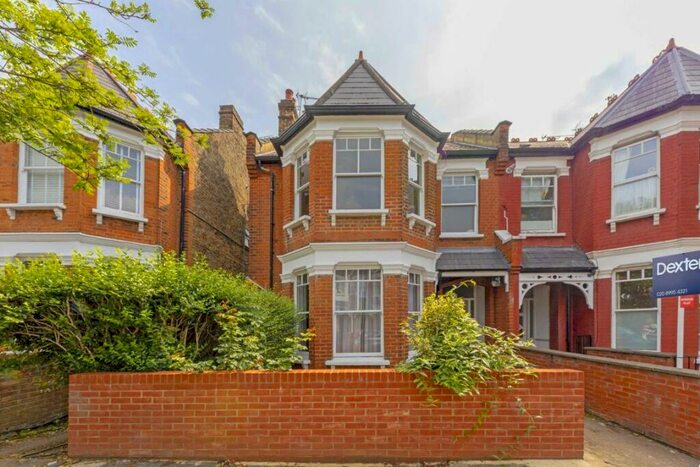 2 Bedroom Flat To Rent In Coniston Road, London, N10