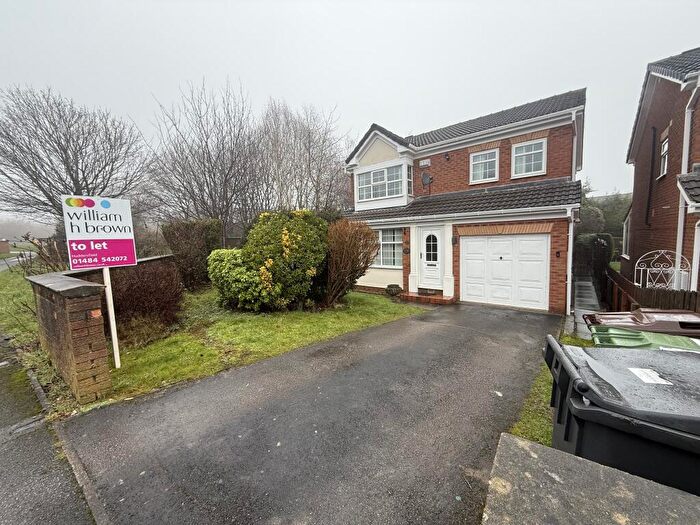 4 Bedroom House To Rent In Redwood Drive, Huddersfield, HD2