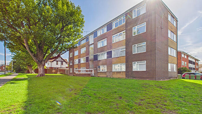 2 Bedroom Flat For Sale In Ripon House, Bishops Walk, Aylesbury, Buckinghamshire, HP21