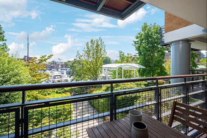 2 Bedroom Flat To Rent In Merganser Court, City Quay, Wapping, E1W