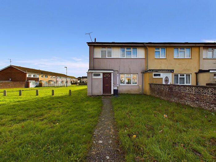 1 Bedroom Flat To Rent In White Acre, Littlehampton, BN17