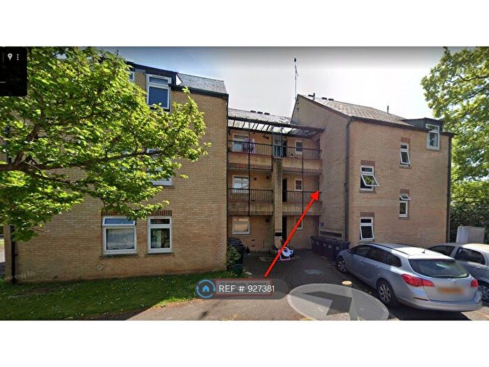 3 Bedroom Flat To Rent In Haltside, Hatfield, AL10