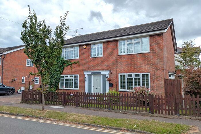 5 Bedroom Detached House To Rent In Woking, Surrey, GU22