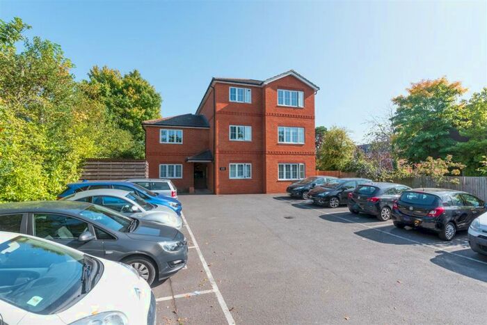 1 Bedroom Apartment To Rent In Kings Court, Kings Road, Crowthorne, RG45