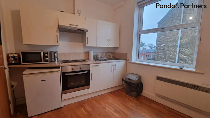 Flat To Rent In Holloway Road, London, N19
